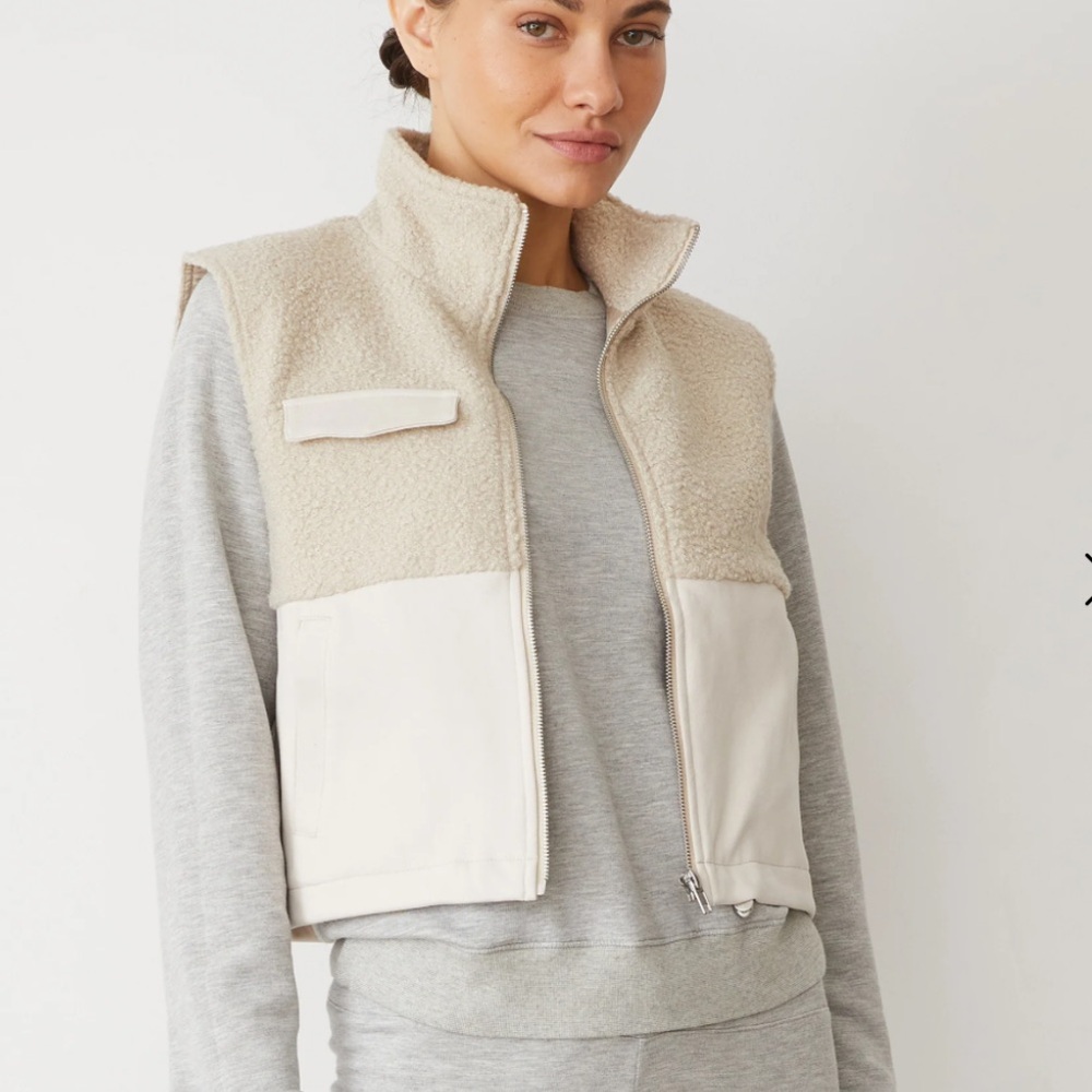 NWOT Monrow Sherpa Zip Up Vest, size Small